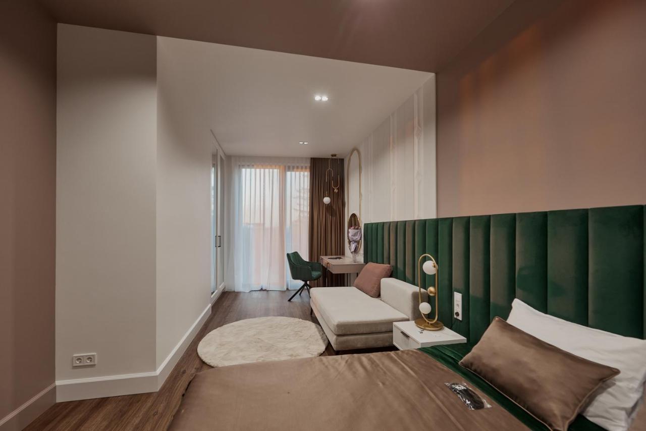 Kostjukowski Apartments Avalon Львов Экстерьер фото