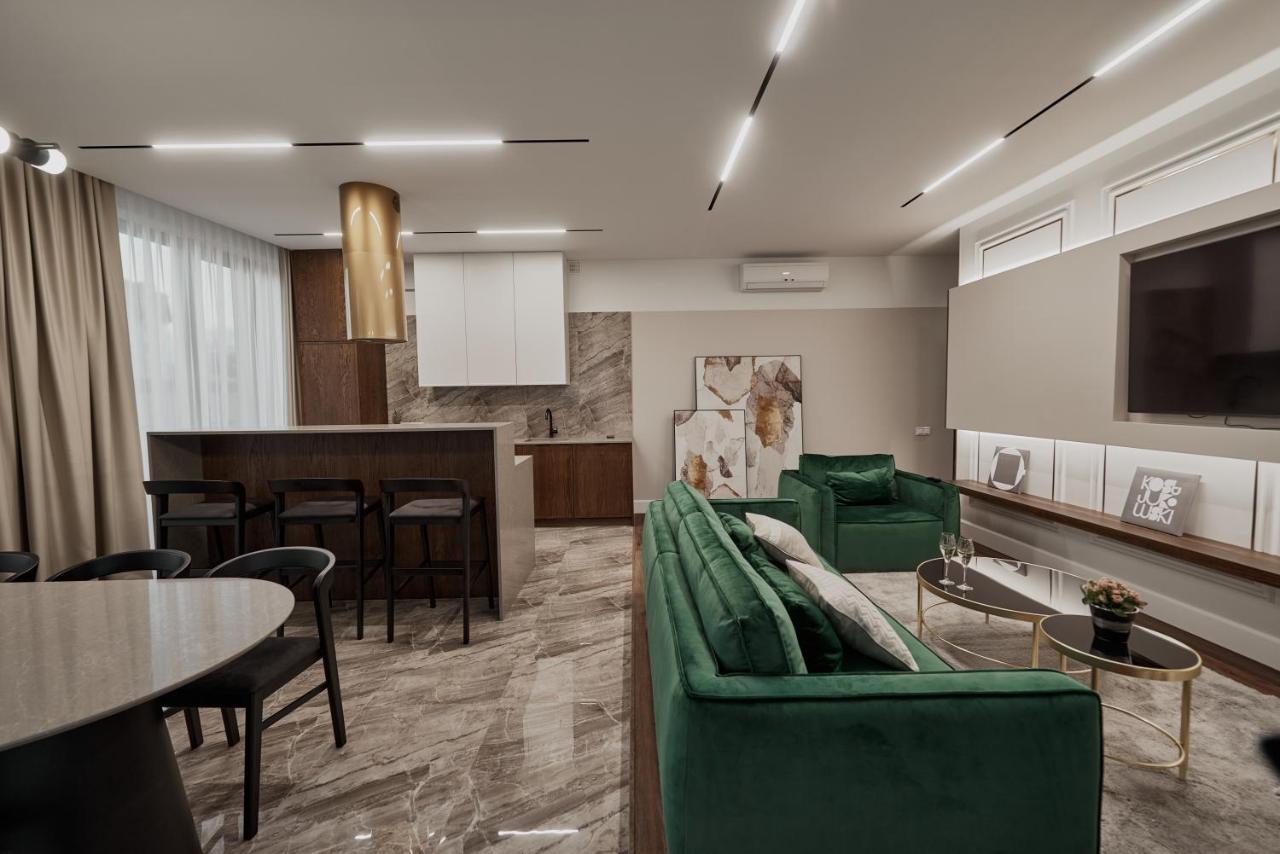 Kostjukowski Apartments Avalon Львов Экстерьер фото