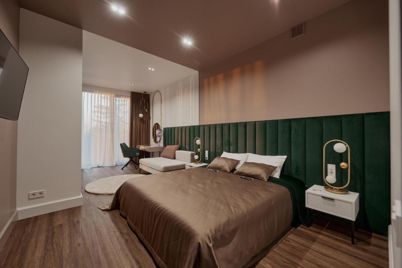 Kostjukowski Apartments Avalon Львов Экстерьер фото