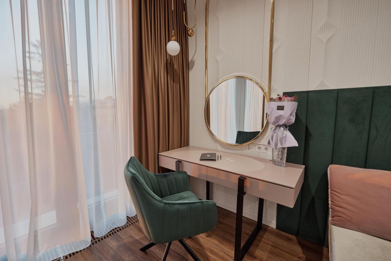 Kostjukowski Apartments Avalon Львов Экстерьер фото