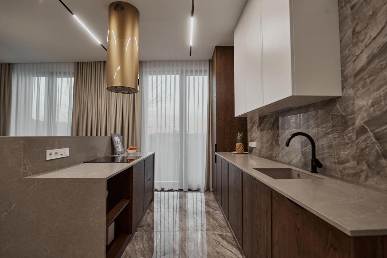 Kostjukowski Apartments Avalon Львов Экстерьер фото